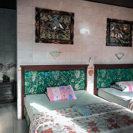 Kerti Beach Bungalow And Restaurant Падангбай Екстериор снимка