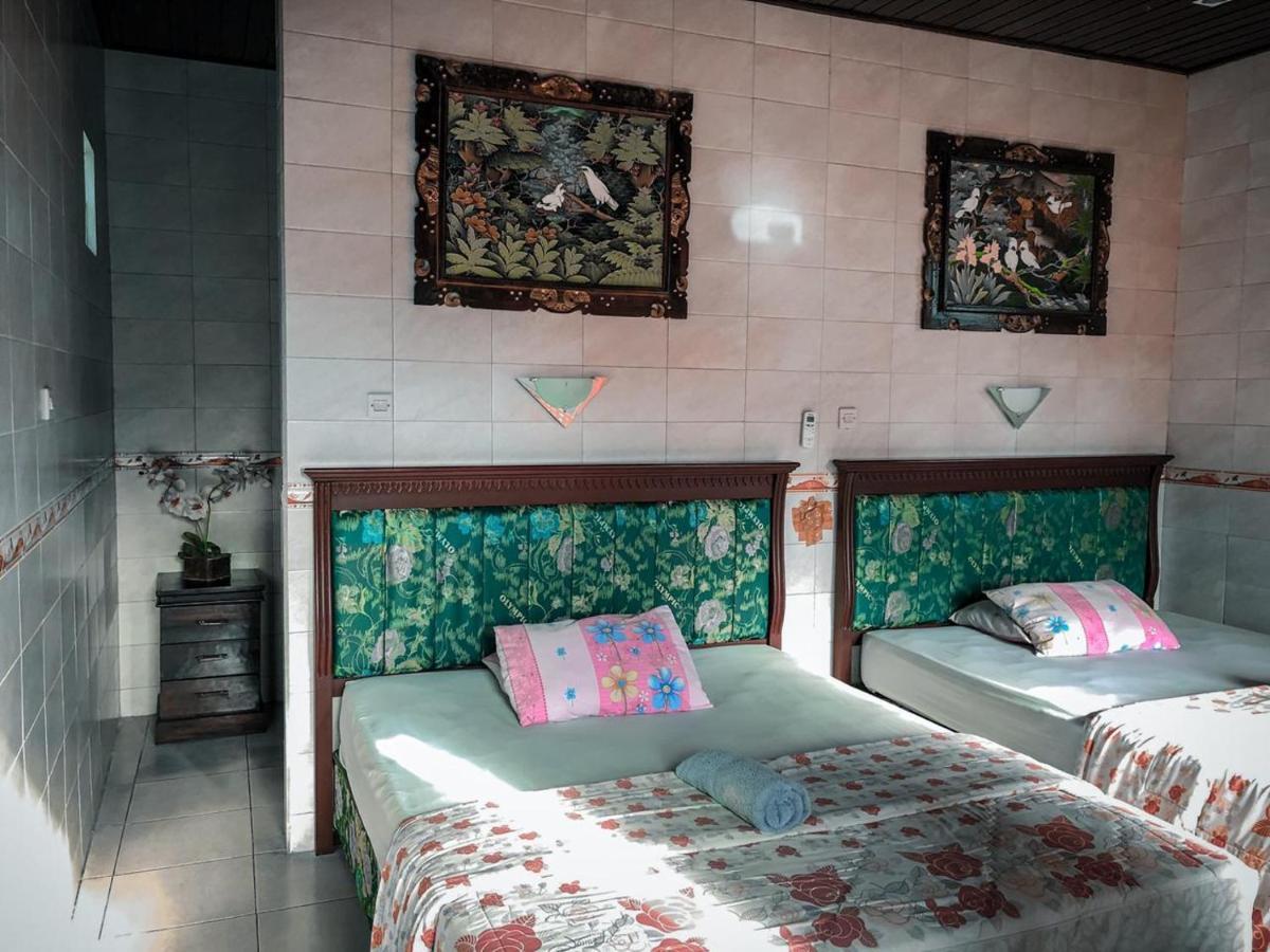 Kerti Beach Bungalow And Restaurant Падангбай Екстериор снимка