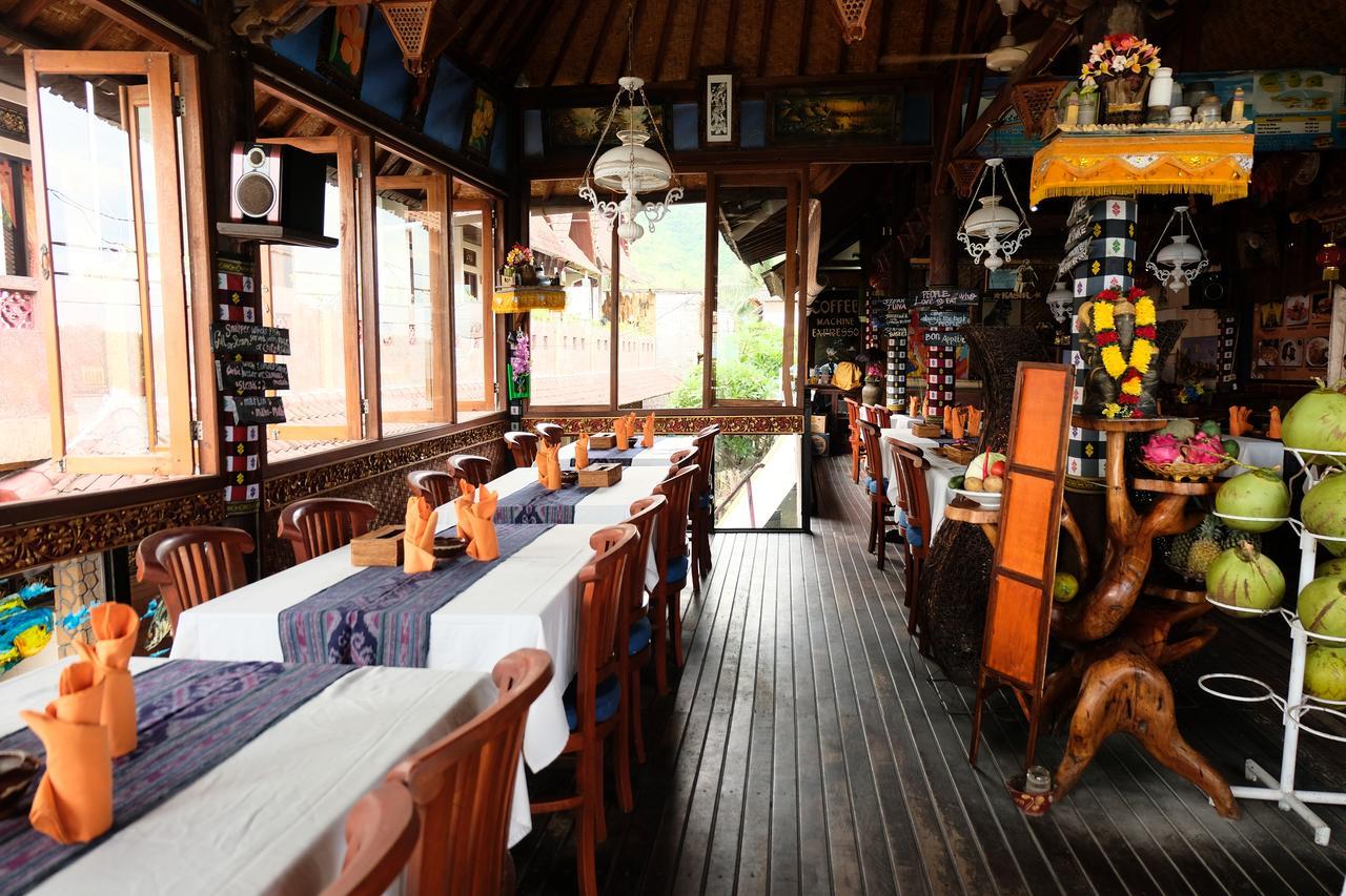 Kerti Beach Bungalow And Restaurant Падангбай Екстериор снимка
