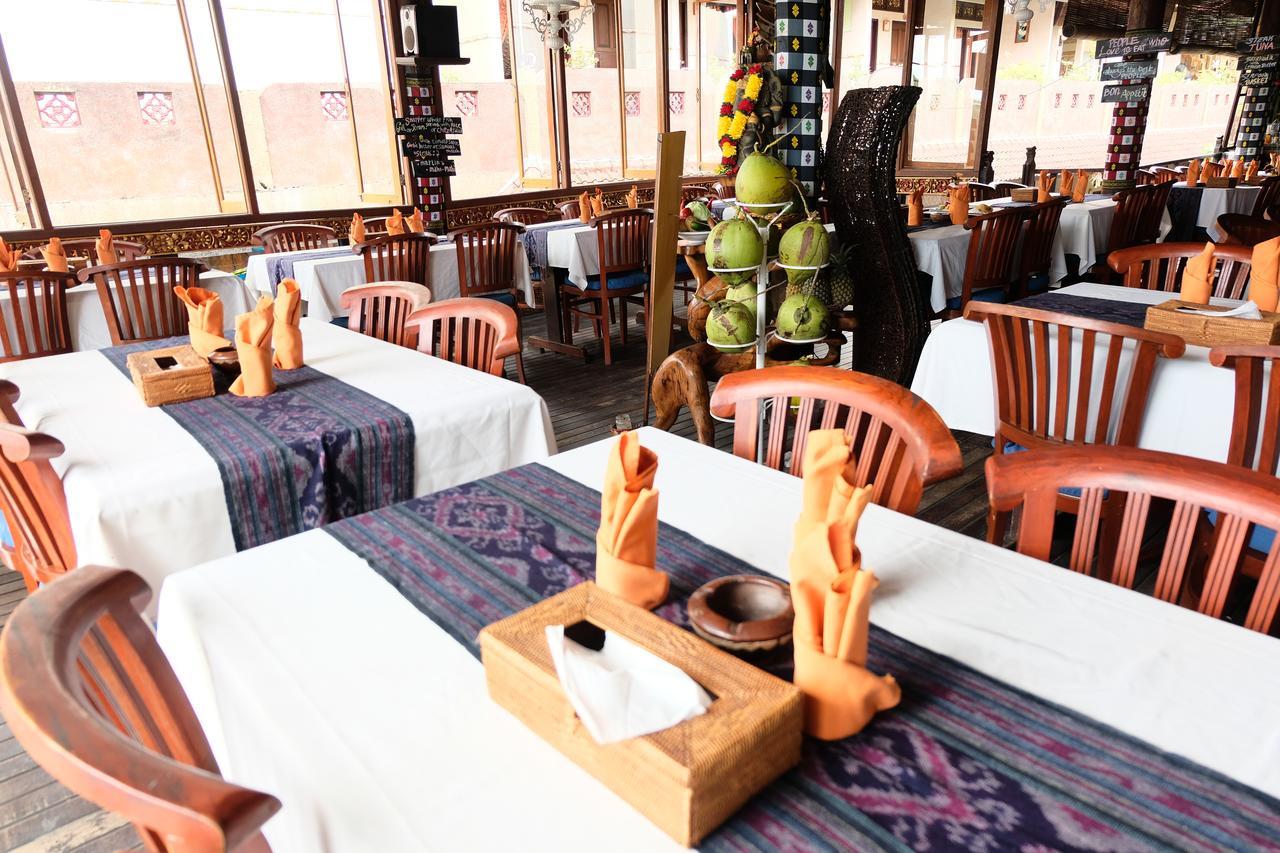Kerti Beach Bungalow And Restaurant Падангбай Екстериор снимка