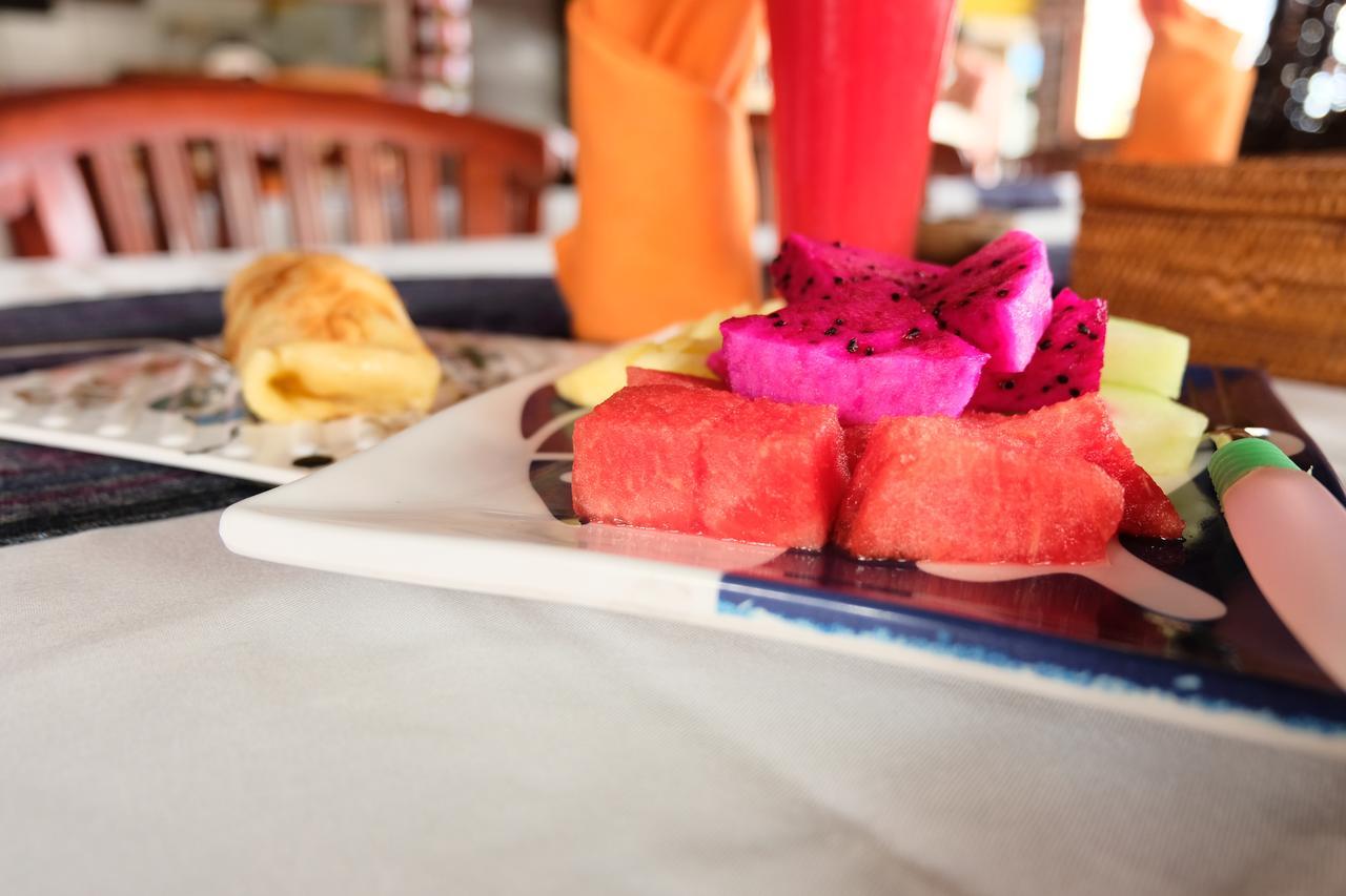 Kerti Beach Bungalow And Restaurant Падангбай Екстериор снимка
