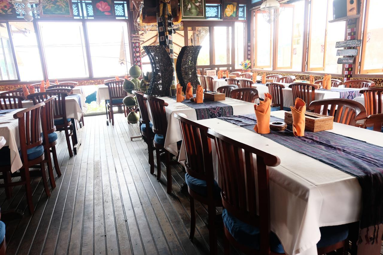 Kerti Beach Bungalow And Restaurant Падангбай Екстериор снимка